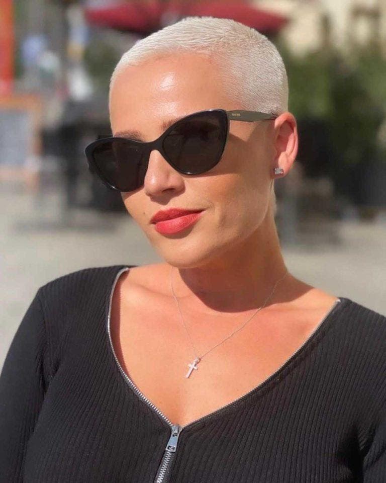 La Coupe Buzz Cut Pour Femmes La Coiffure Tendance Avec Les Cheveux Ras S