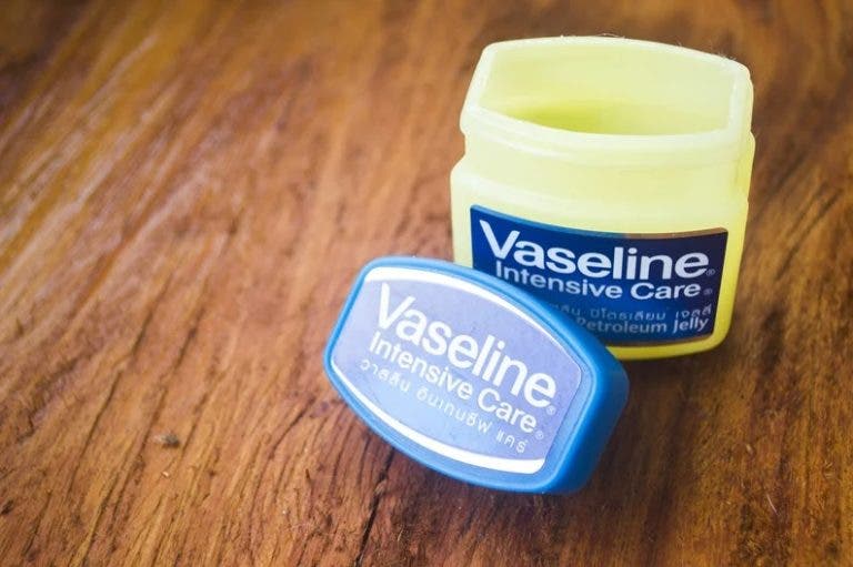 Comment Utiliser La Vaseline Pour Allonger Les Cils Et R Parer Les