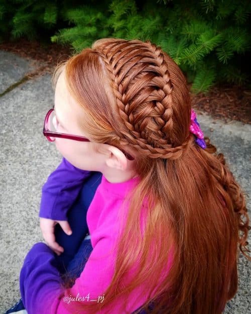 Coiffure pour filles avec une tresse “dentelle” originale