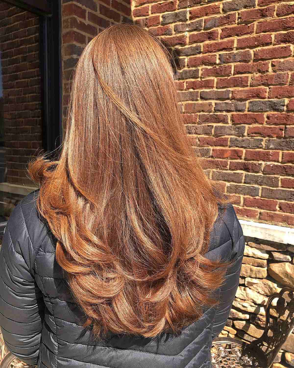 Coupe en U de couleur cuivre avec les extrémités incurvées