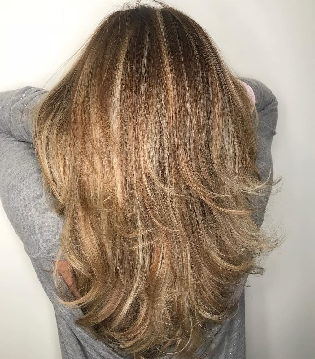 Cheveux dégradés avec balayage blond cendré