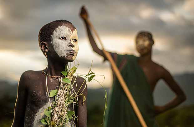 Un enfant de la tribu nomade Suri en Ethiopie