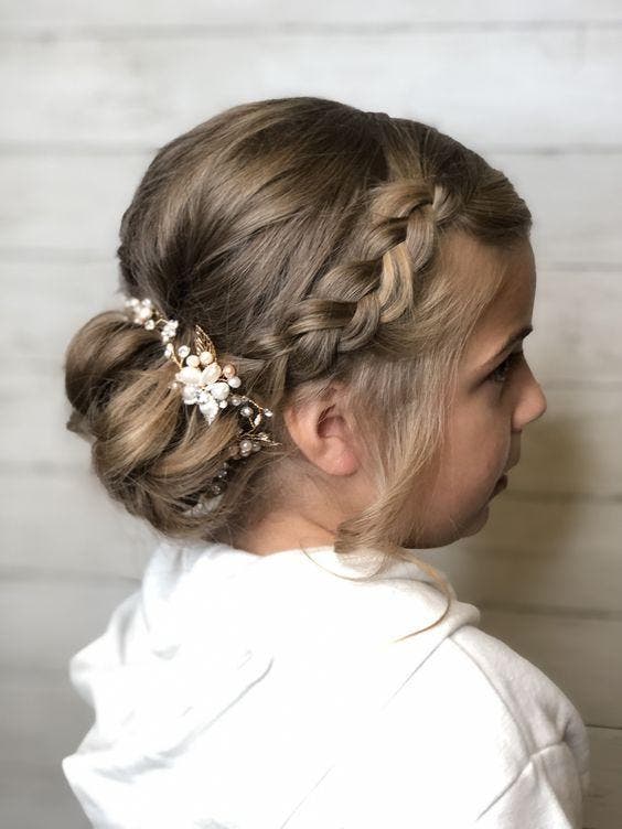 Coiffure attachée spéciale mariage pour fille