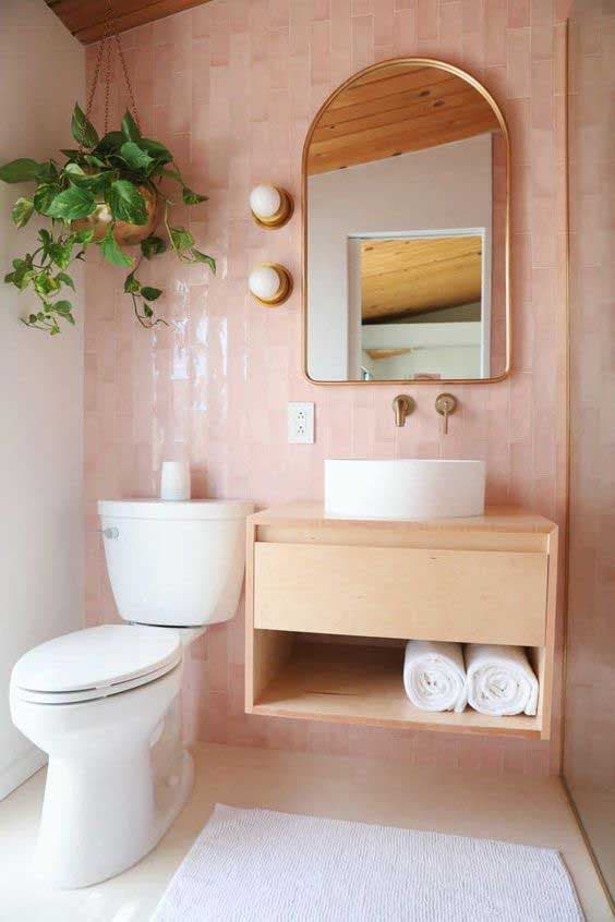 Ajout de la couleur rose dans la salle de bain