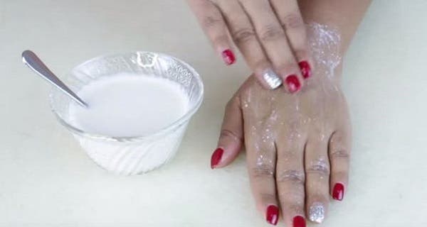 Apply this on your hands, wait 15 minutes and the wrinkles will quickly fade