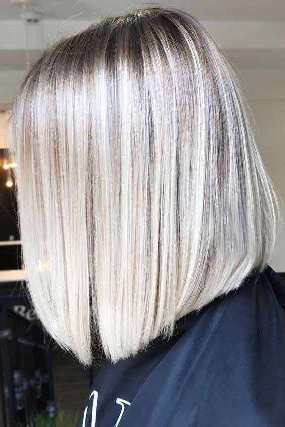 Balayage blond platine sur un carré bob