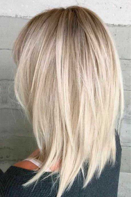 Balayage blond platine sur une base foncée