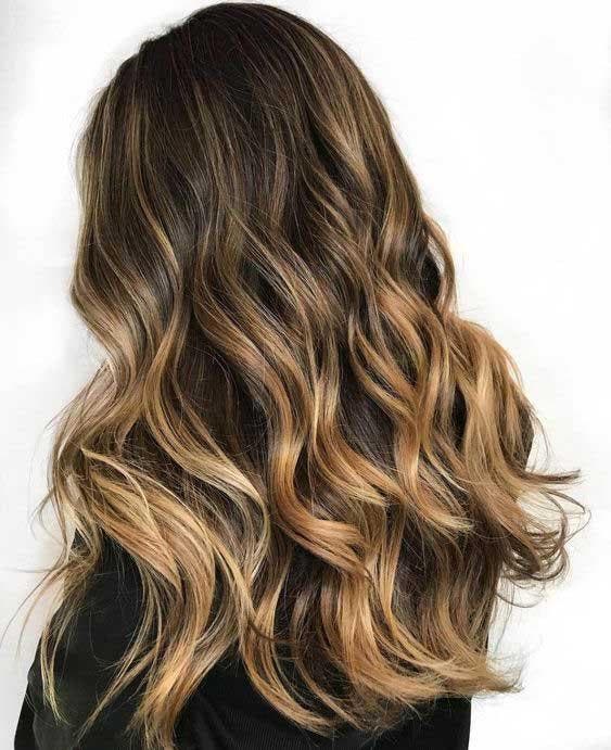 Balayage bronde pour les brunes