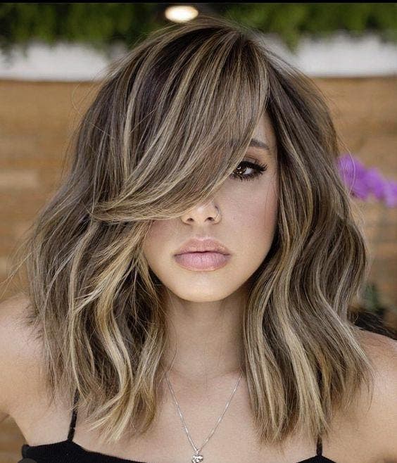 Balayage caramel sur cheveux ondulés