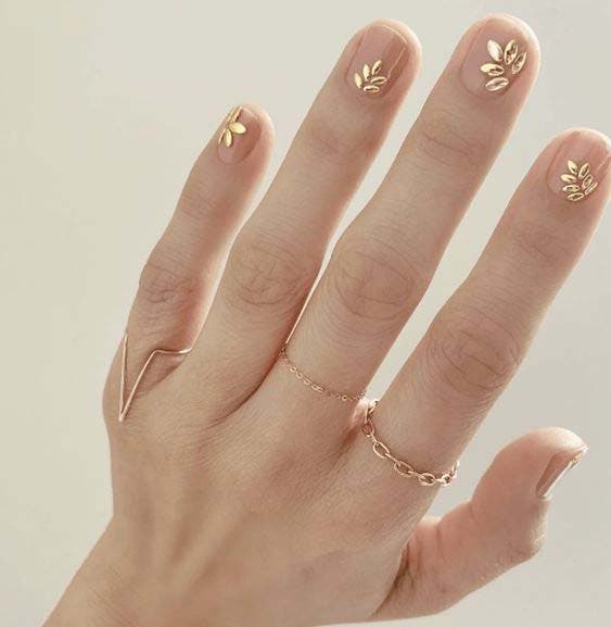 Bijoux sur ongles courts