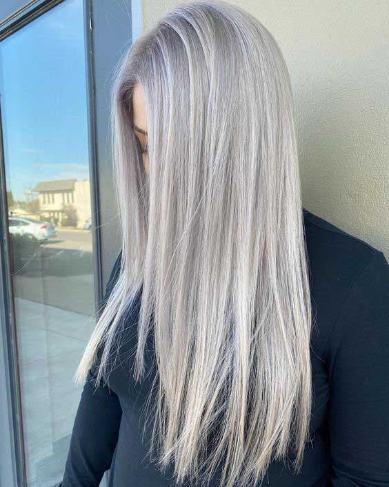 Blond platine sur cheveux longs
