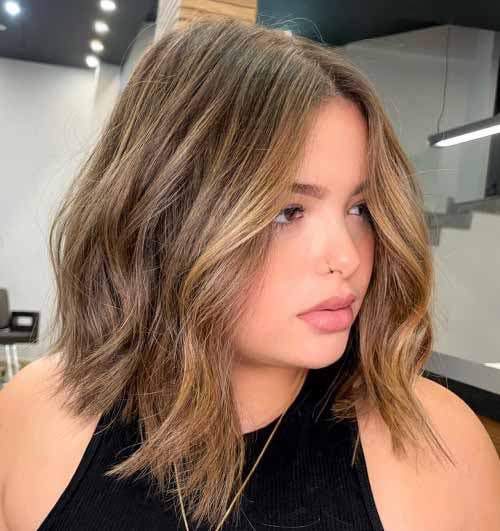 Blunt wavy bob pour affiner un visage rond