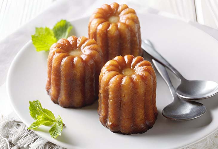 Cannelés bordelais