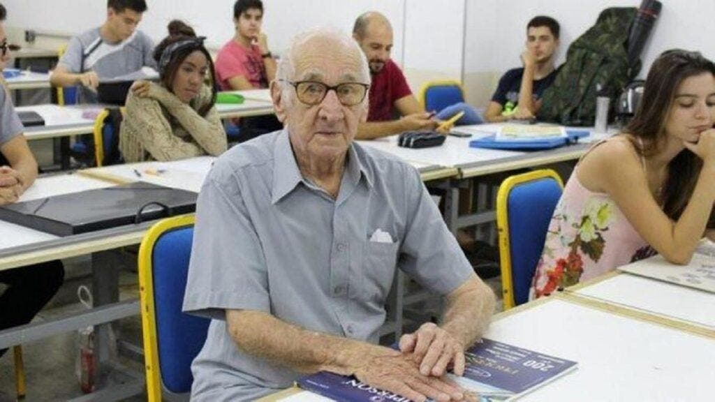 Carlos Augusto Manço dans la classe