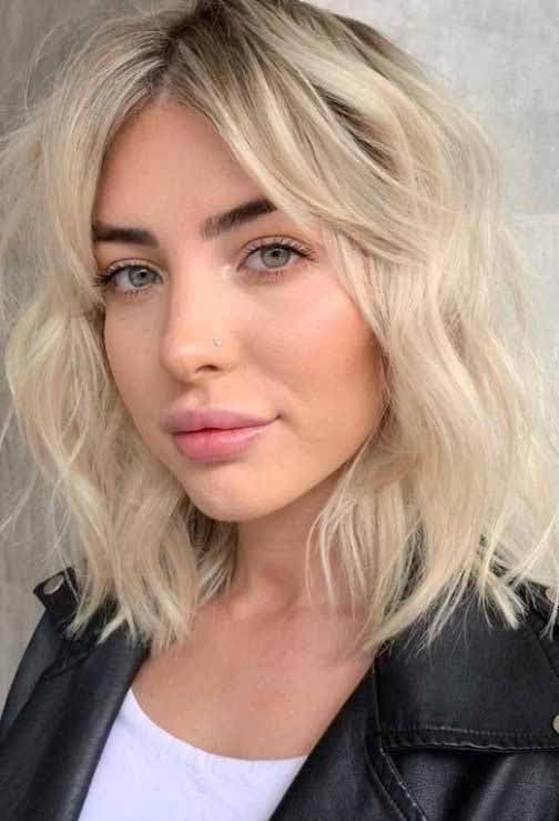 Carré blond texturé et dégradé pour cheveux fins