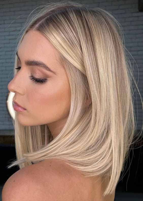 Carré long blond lisse