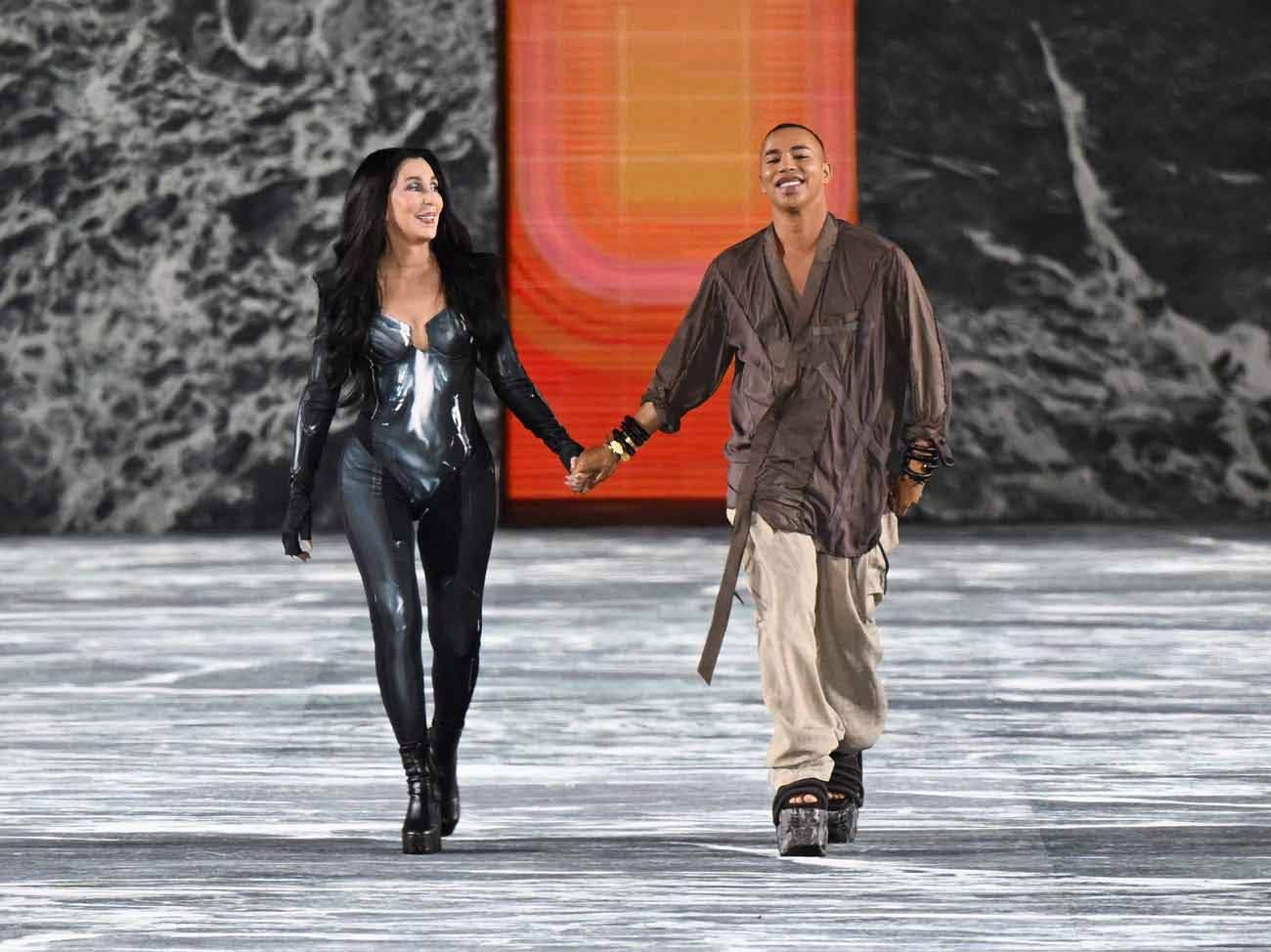 Cher, accompagnée d'Olivier Rousteing, le talentueux directeur créatif de Balmain, a illuminé le podium lors du défilé de la collection PrintempsÉté 2023 de Balmain à Paris en septembre 2022