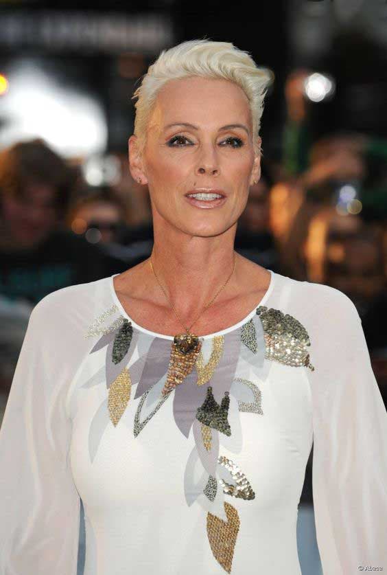 Cheveux courts par Brigitte Nielsen