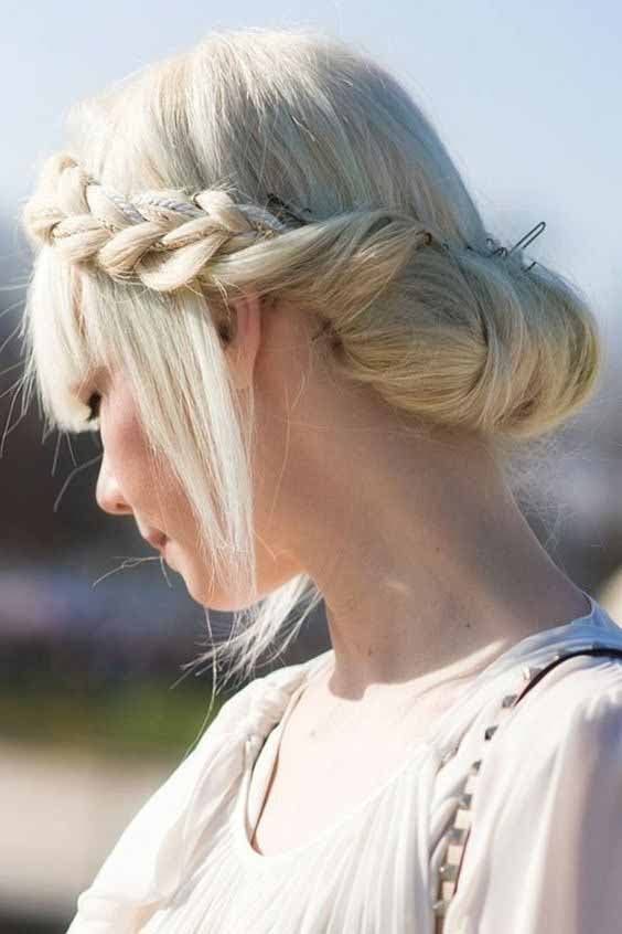 Chignon bas avec tresse sur le côté