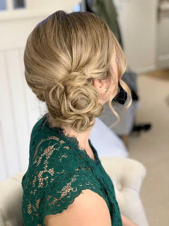 Chignon bas mariage sur le côté