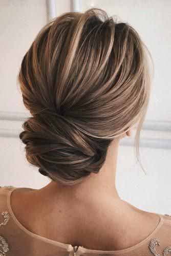 Chignon bas torsadé