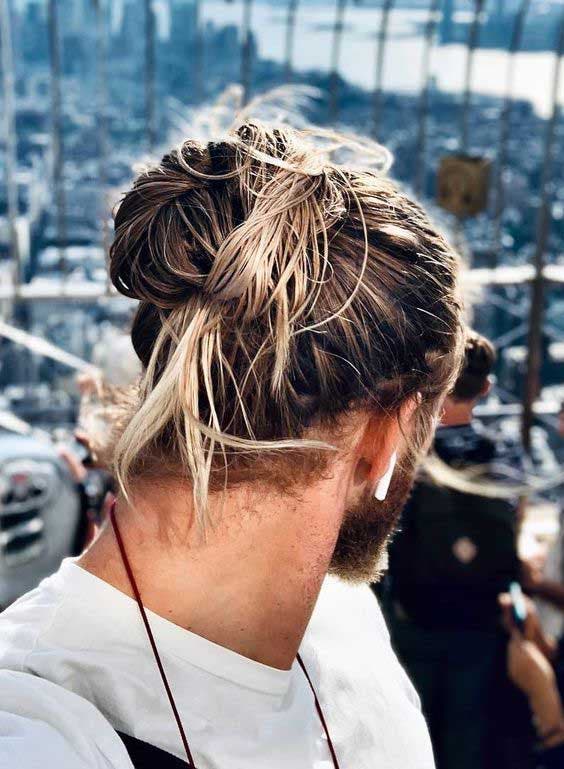 Chignon coiffé-décoiffé pour homme