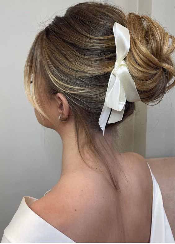 Chignon entouré d'un ruban