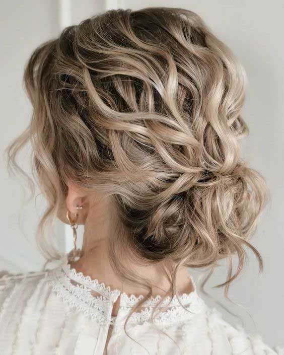 Chignon flou effet wavy