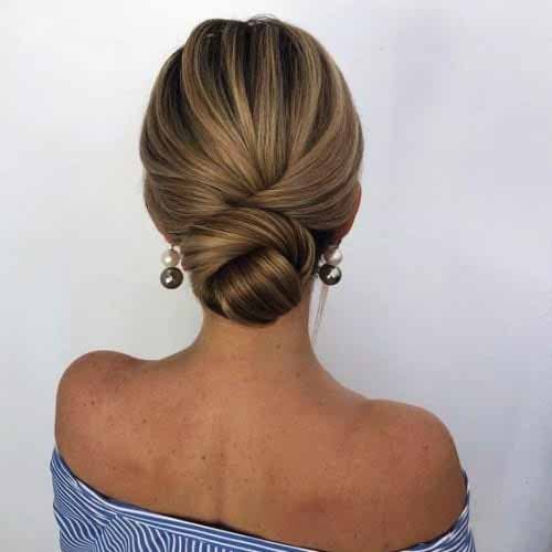 Chignon sur des cheveux mi-longs