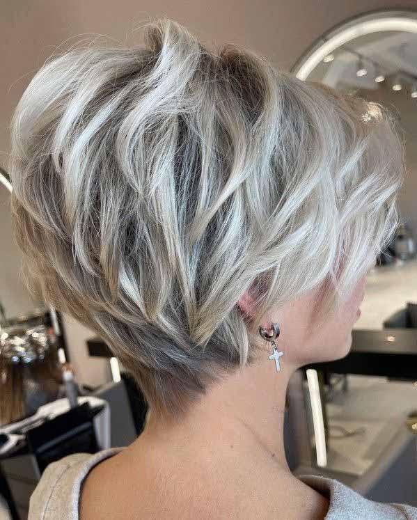 Coiffure pour femme à 50 ans sur cheveux épais