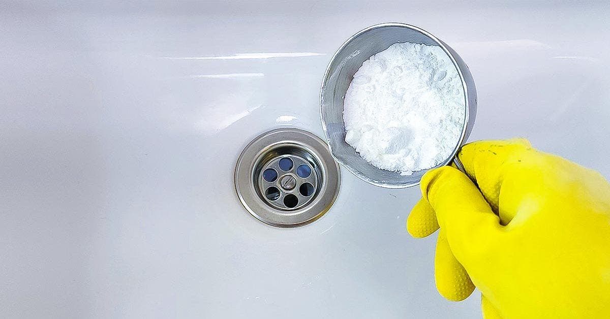 Comment déboucher la douche avec du bicarbonate de soude ?
