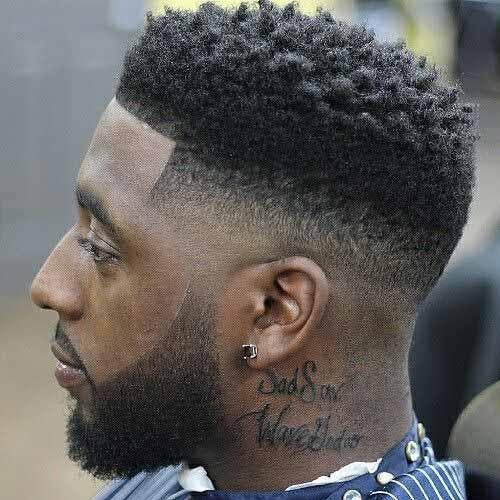 Coupe afro pour homme avec mèches torsadées et barbe