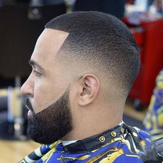 Coupe afro pour homme avec mid taper fade