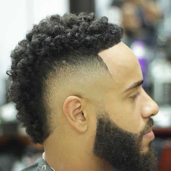 Coupe afro style faux hawk