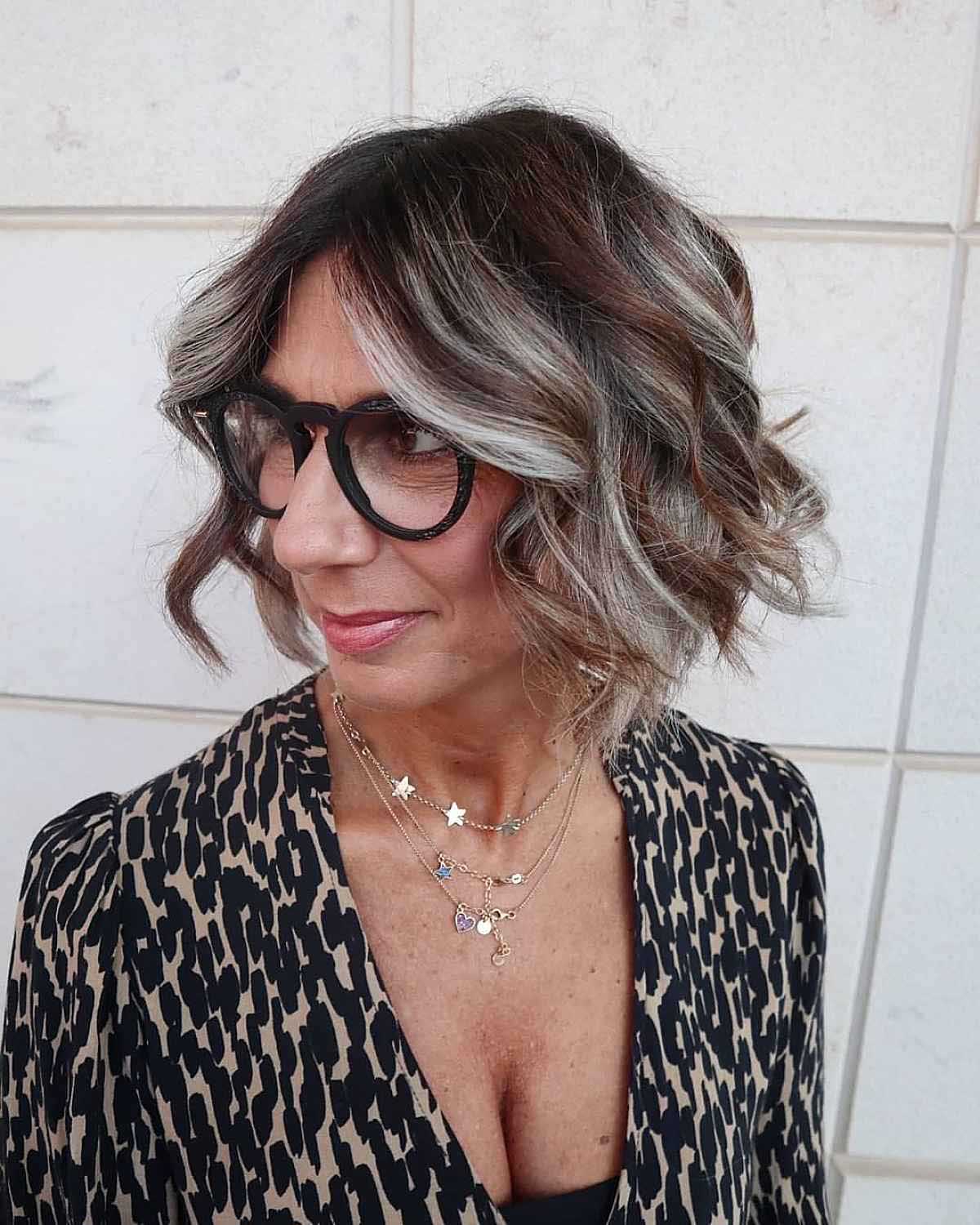 Coupe carré dégradé avec longue frange pour un look naturel