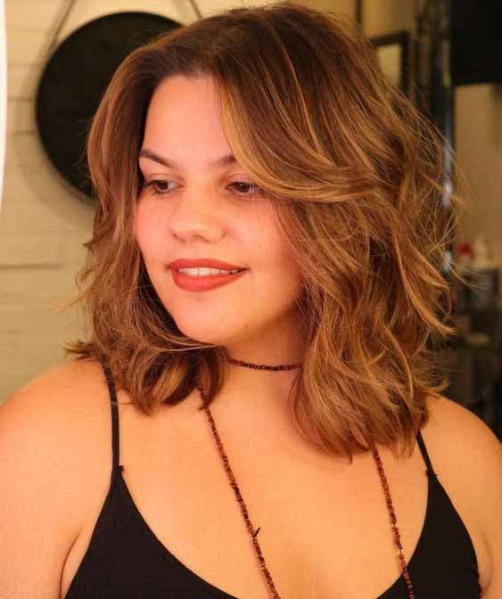 Coupe de cheveux avec effet wavy