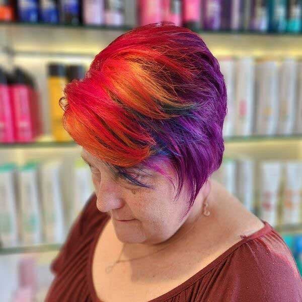 Coupe de cheveux bob avec couleurs