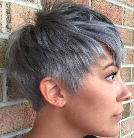 Coupe pixie sur cheveux gris