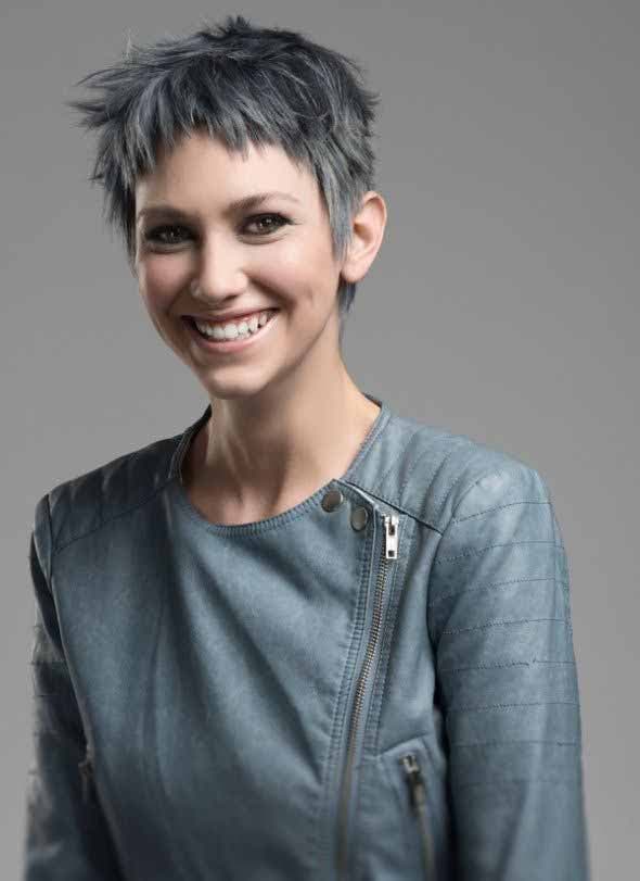 Coupe très courte avec cheveux gris