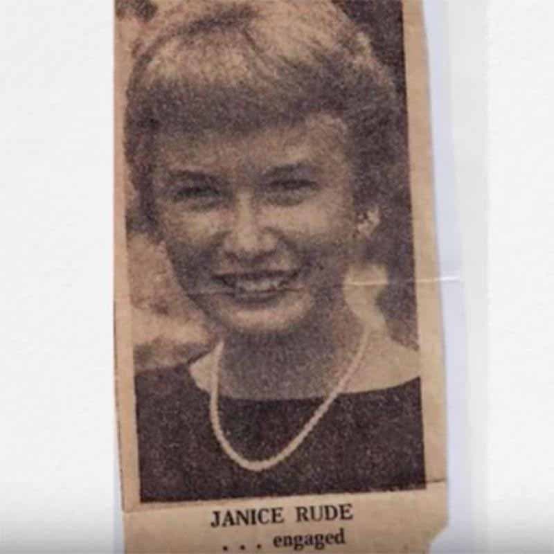 Coupure du journal local annonçant les fiançailles de Janis Rude