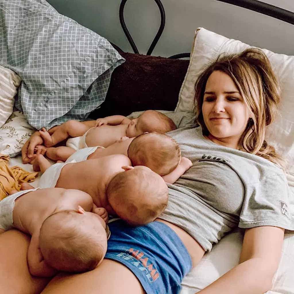 Dayna Childress avec ses bébés nouveau-nés3
