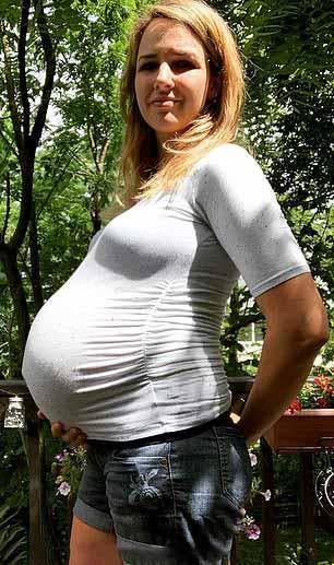 Dayna Childress enceinte de 25 semaines