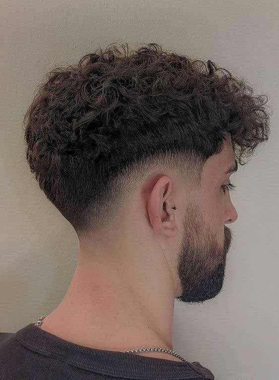 Dégradé à blanc avec des cheveux wavy