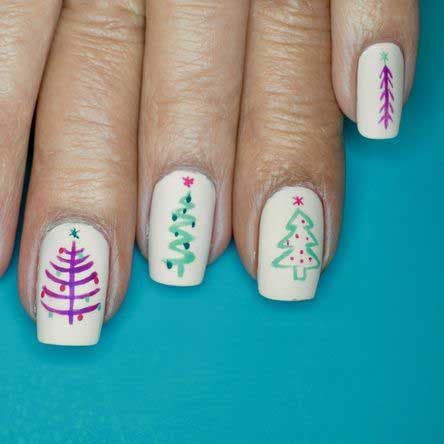 Design d’ongles avec sapins de Noel