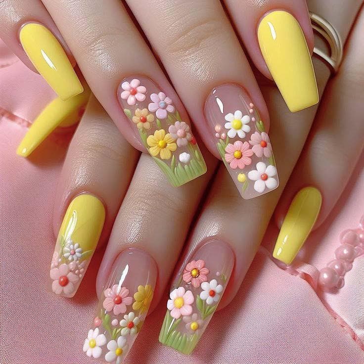 Designs d’ongles avec motifs floraux