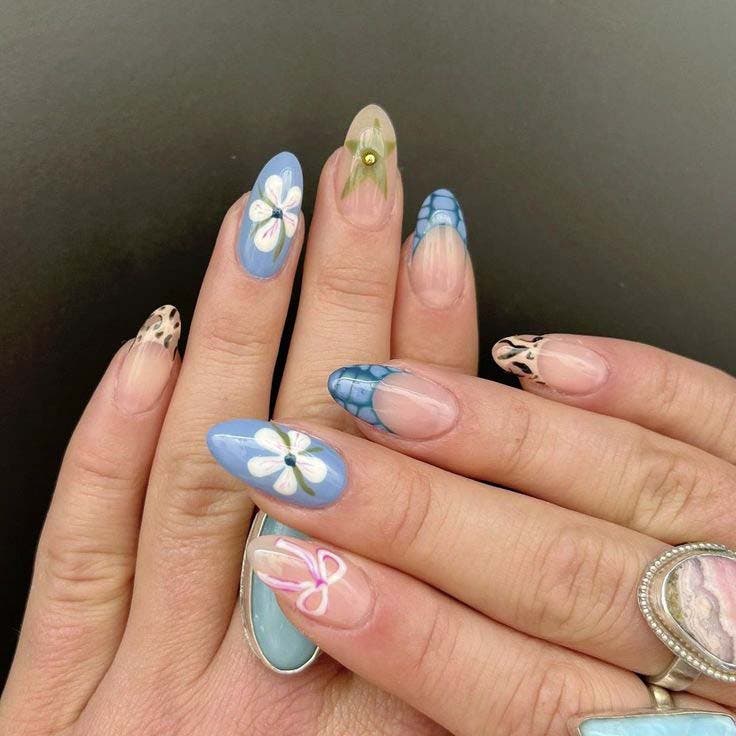 Designs d’ongles avec motifs floraux1