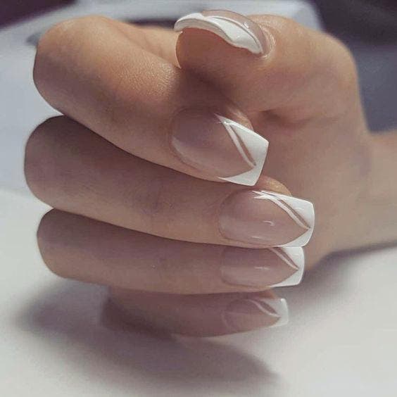 French manucure sur ongles droits ou triangulaires