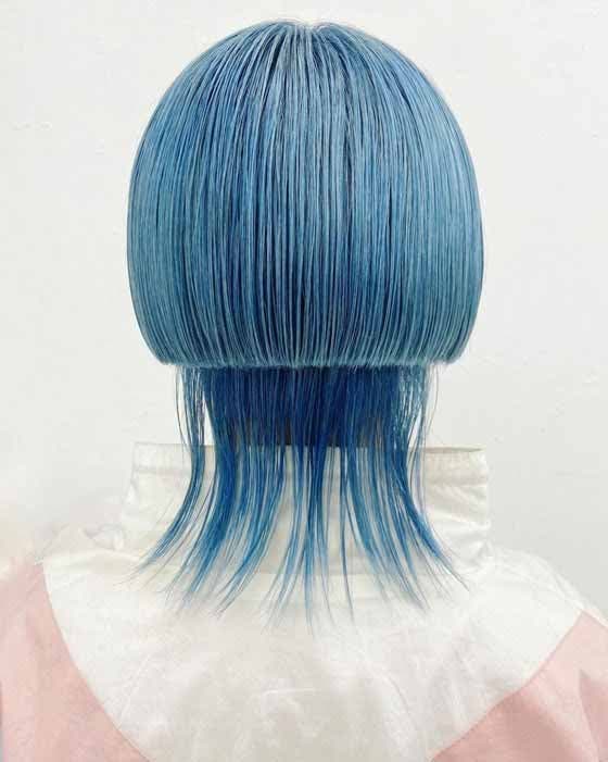 Jellyfish cut sur cheveux bleus