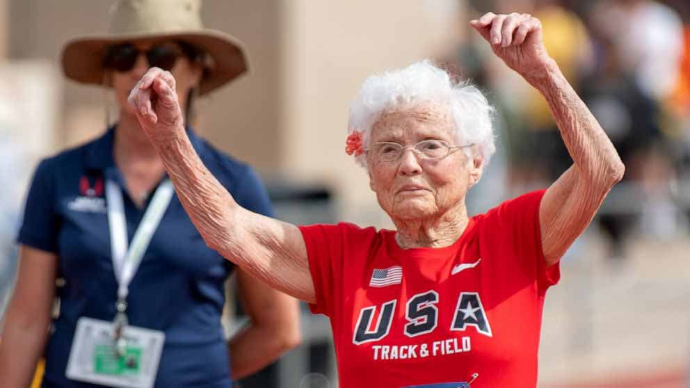 Julia Hawkins célèbre sa victoire