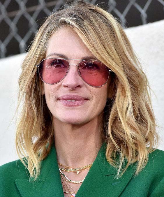 Julia Roberts arbore une coupe de cheveux mi-longs